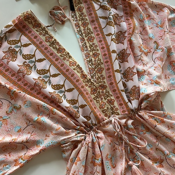 Aakaa Cream and Gold Dress Blouse - Picture 13 of 16